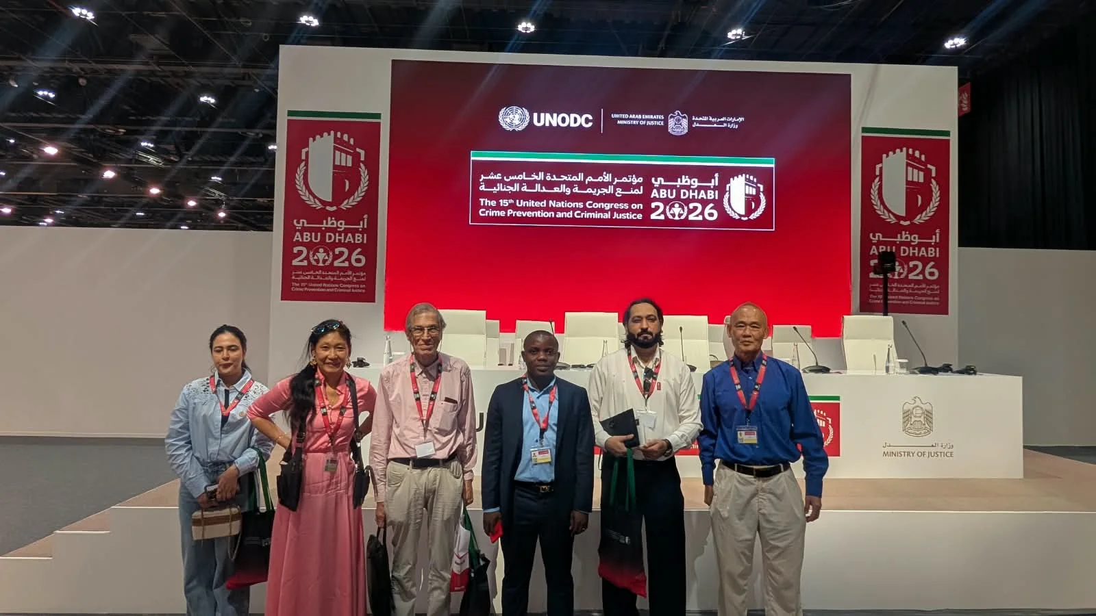 Photographie de groupe à l’occasion d’une rencontre professionnelle à Abou Dhabi